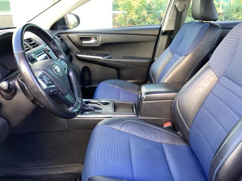 Used 2016 Toyota Camry image 4