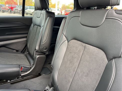 New 2025 Jeep Grand Cherokee L Altitude image 37