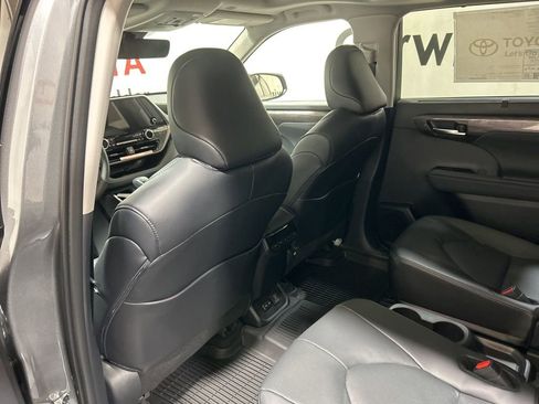 Used 2026 Toyota Highlander Limited image 24