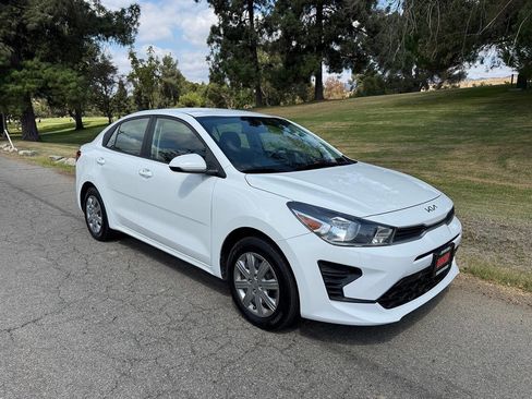 Used 2022 Kia Rio LX image 2