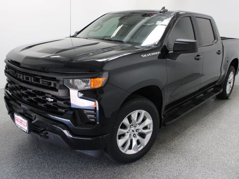 Used 2024 Chevrolet Silverado 1500 Custom RWD image 2