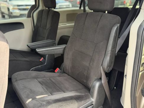 Used 2013 Dodge Grand Caravan SE FWD image 12