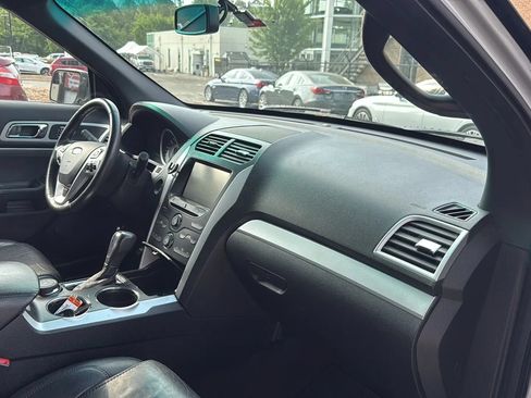 Used 2014 Ford Explorer XLT w/ Equipment Group 202A AWD/4WD image 23