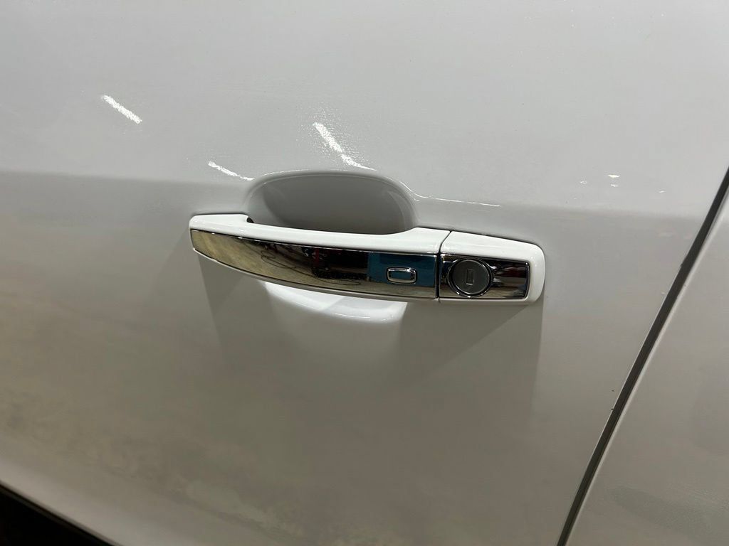 Used 2020 Buick Encore Essence AWD/4WD image 13