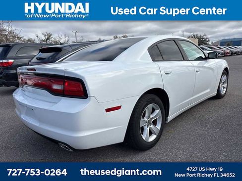 Used 2012 Dodge Charger SE image 3