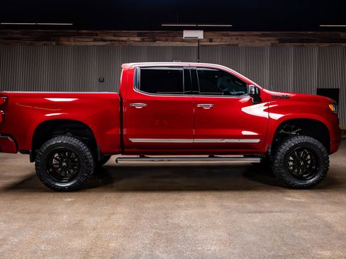 Used 2024 Chevrolet Silverado 1500 High Country AWD/4WD image 11