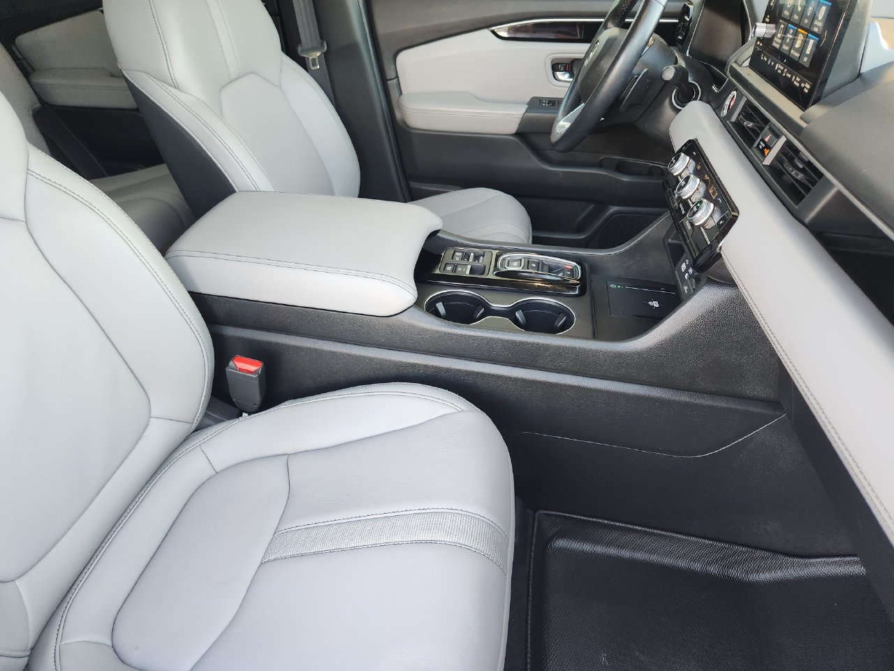 Used 2025 Honda Pilot EX-L image 13