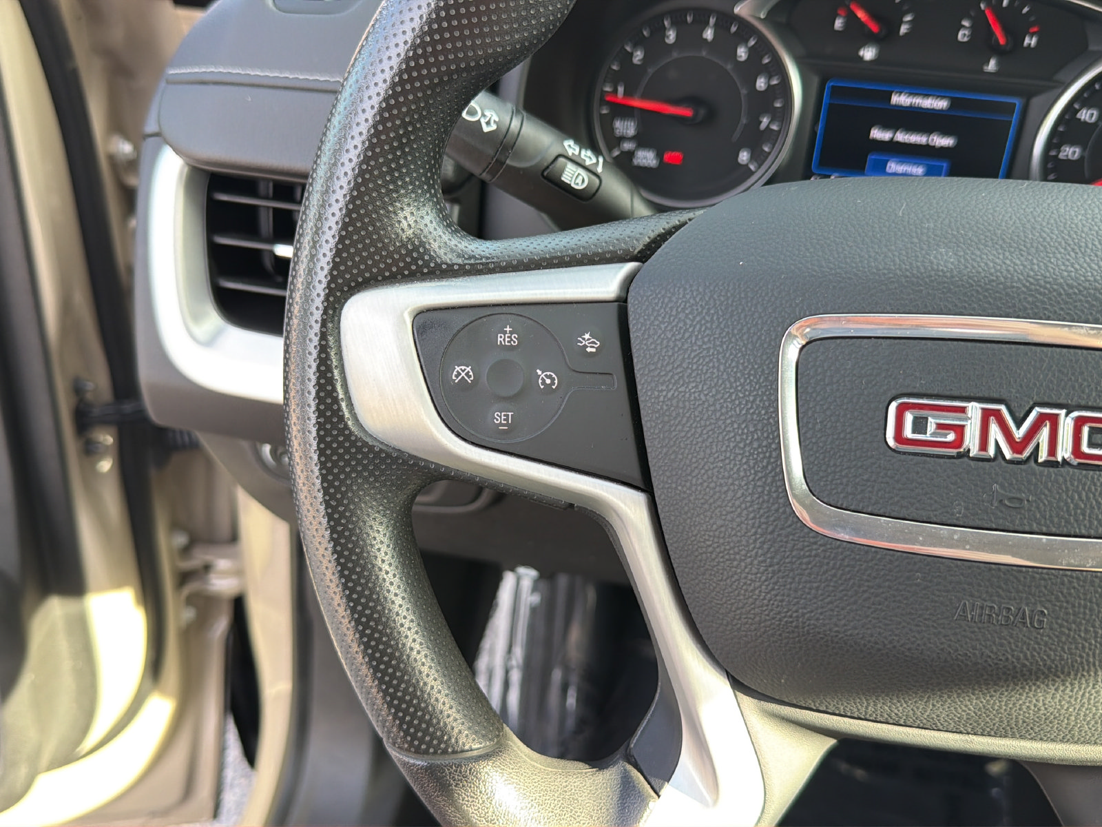 Used 2023 GMC Terrain SLE w/ Driver Convenience Package FWD image 18