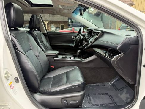 Used 2016 Toyota Avalon XLE Plus w/ Preferred Accessory Package FWD image 16