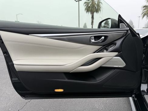 Used 2017 INFINITI Q60 3.0t image 10