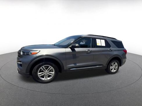 Used 2024 Ford Explorer XLT w/ Equipment Group 202A AWD/4WD image 8