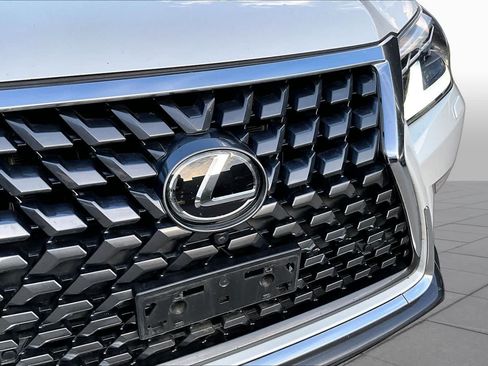 Used 2022 Lexus GX 460 Luxury w/ Sport Design Package AWD/4WD image 33