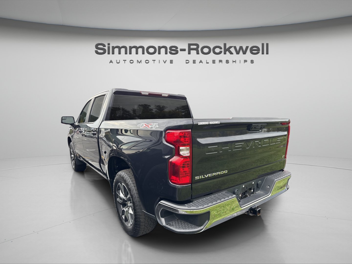 Used 2024 Chevrolet Silverado 1500 LT AWD/4WD image 3