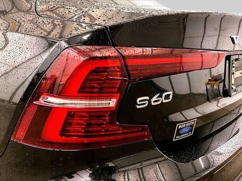 Used 2021 Volvo S60 T8 R-Design Expression w/ Premium Package AWD/4WD image 28