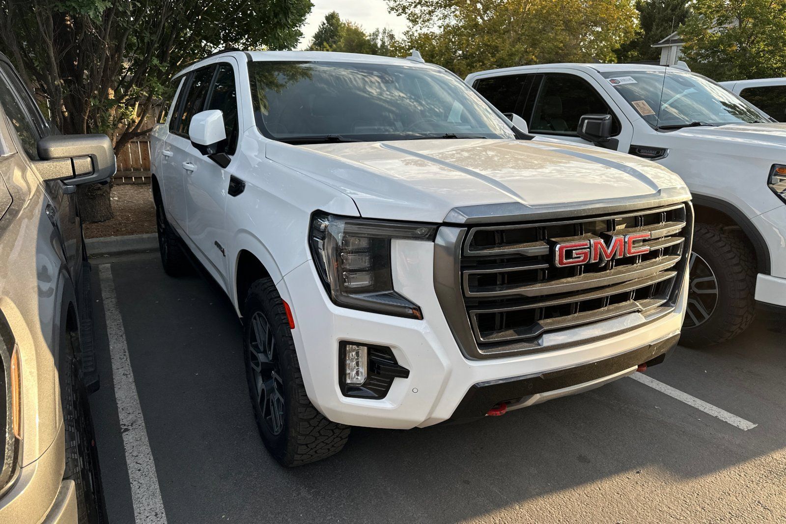 Used 2023 GMC Yukon XL AT4 w/ Technology Package AWD/4WD image 2