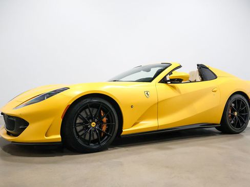Used 2022 Ferrari 812 GTS image 11