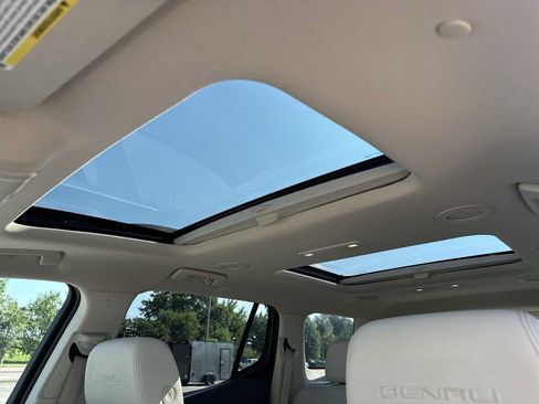 Certified 2021 GMC Acadia Denali w/ Denali Technology Package FWD image 20