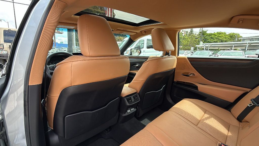 Used 2023 Lexus ES 300h w/ Premium Package FWD image 26