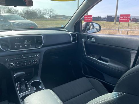 Used 2022 Kia Sportage LX image 18
