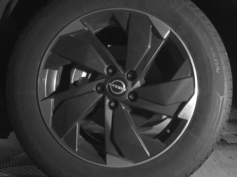 Used 2025 Nissan Rogue SV AWD/4WD image 12