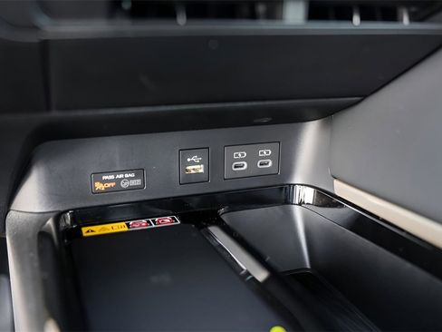 Used 2025 Toyota Camry XSE image 19