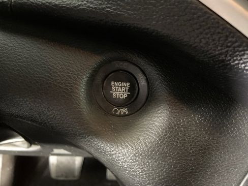 Used 2018 Jeep Cherokee Trailhawk w/ Quick Order Package 27L image 32