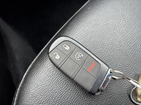 Used 2025 Jeep Compass Limited AWD/4WD image 21