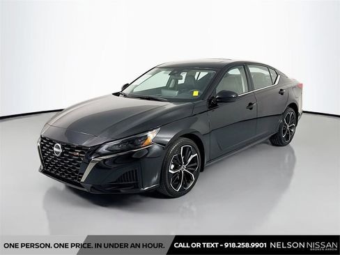 Certified 2025 Nissan Altima 2.5 SR w/ SR Premium Package AWD/4WD image 1
