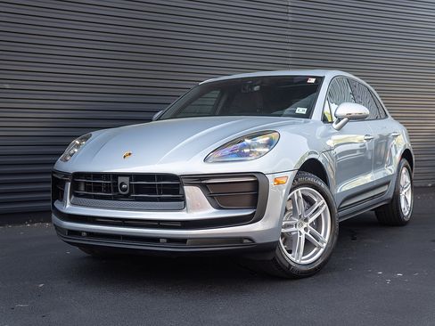 Used 2026 Porsche Macan AWD/4WD image 1