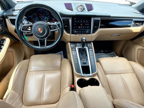 Used 2018 Porsche Macan AWD/4WD image 16