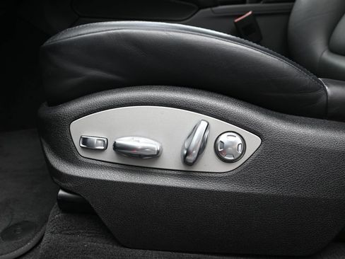 Certified 2025 Porsche Macan AWD/4WD image 15