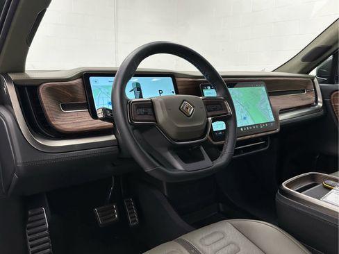 Used 2024 Rivian R1S Adventure AWD/4WD image 9