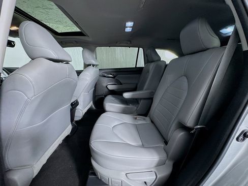 Used 2023 Toyota Highlander XLE image 22