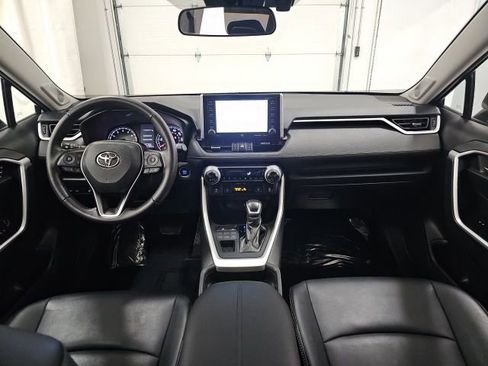 Used 2021 Toyota RAV4 XLE Premium image 32