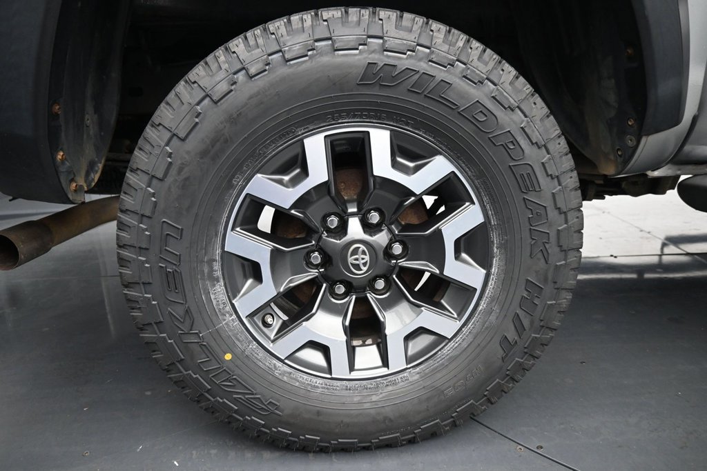 Used 2019 Toyota Tacoma TRD Off-Road AWD/4WD image 10