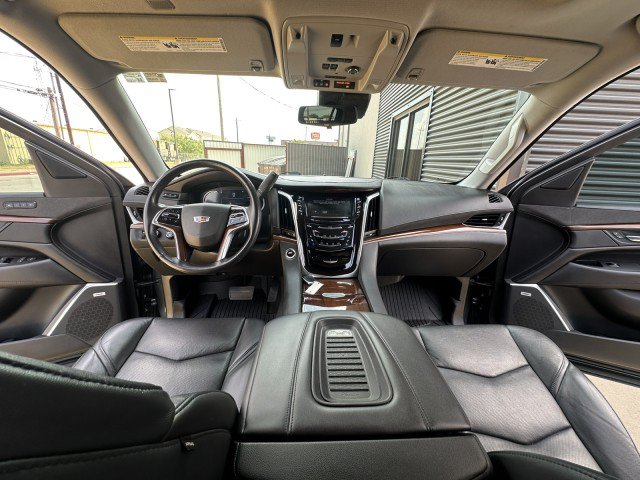 Used 2020 Cadillac Escalade Premium Luxury AWD/4WD image 17