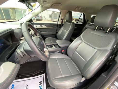 Used 2025 Ford Explorer Active w/ Active Comfort Package RWD image 12