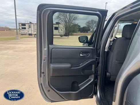 Used 2022 Nissan Frontier SV w/ Technology Package image 13