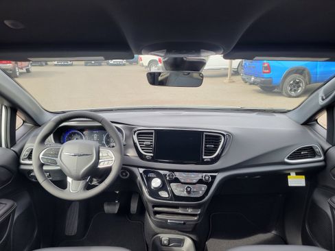 New 2026 Chrysler Voyager LX image 20