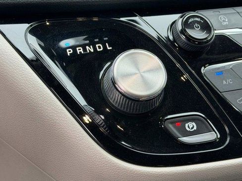 Used 2022 Chrysler Pacifica Touring-L image 31