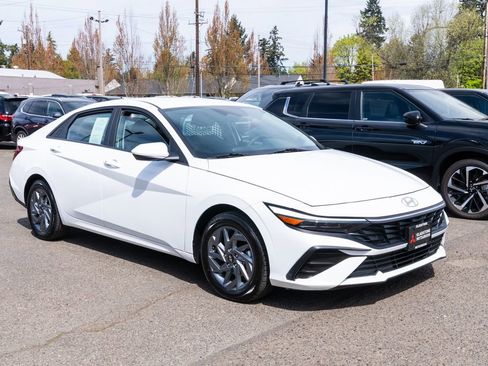 Used 2024 Hyundai Elantra SEL FWD image 1