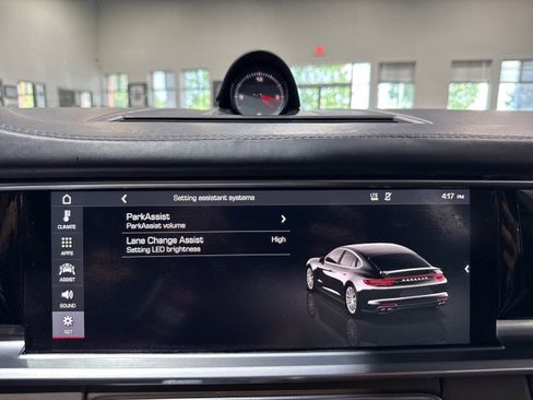 Used 2018 Porsche Panamera 4 AWD/4WD image 33