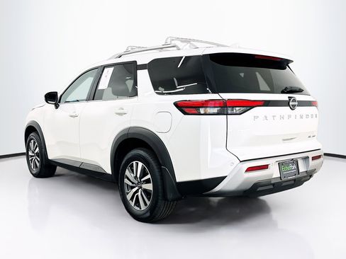 Used 2024 Nissan Pathfinder SL AWD/4WD image 5