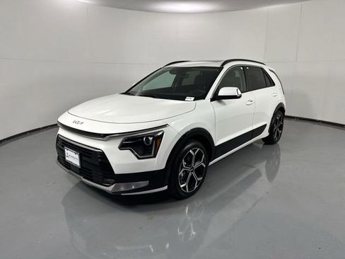 Certified 2025 Kia Niro EX Touring image 2