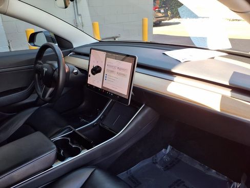 Used 2020 Tesla Model 3 Standard Range Plus image 23