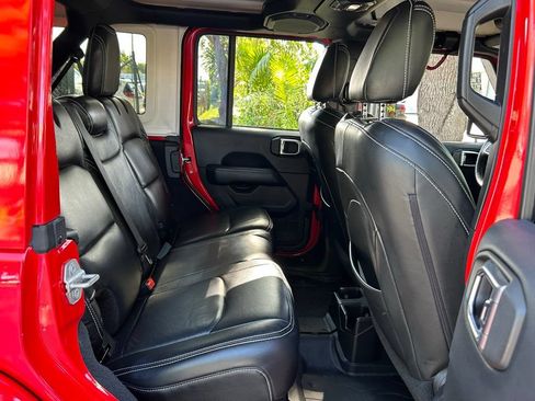 Used 2018 Jeep Wrangler Unlimited Sahara AWD/4WD image 40