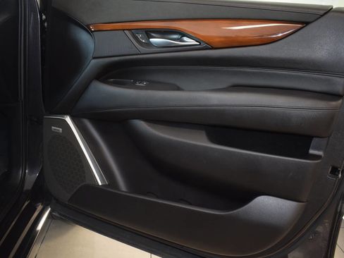 Used 2018 Cadillac Escalade Premium Luxury image 12