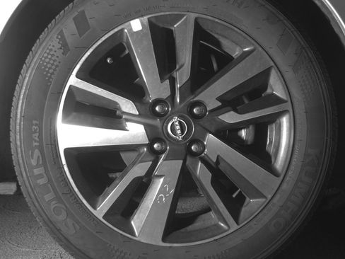 Used 2025 Nissan Versa SV FWD image 13