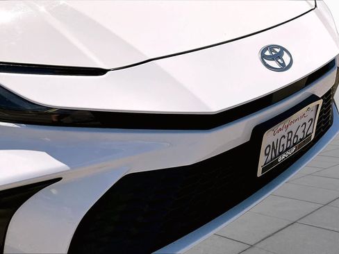 Used 2025 Toyota Camry Hybrid FWD image 29