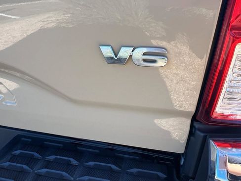 Used 2017 Toyota Tacoma SR5 image 10